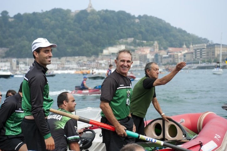 En el centro de la imagen y remo en mano, José Luis Korta. (Juan Carlos RUIZ/ARGAZKI PRESS)