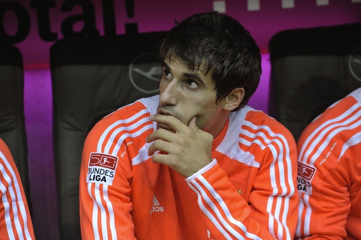 Javi Martinez Bayern Munich taldearen ordezkoen aulkian. Guenter SCHIFFMANN / AFP