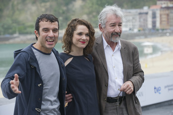 Javier Rebollo (director), Jose Sacristán (actor) y Valeria Alonso (actriz) durante el Photocall de ‘La Muerte y ser feliz’. (Andoni CANELLADA / ARGAZKI PRESS)