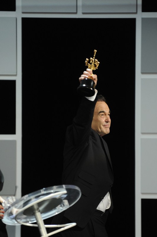Oliver Stone tras recibir el premio. (Rafa RIVAS / AFP)