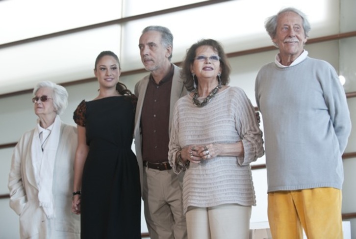 Fernando Trueba junto a Jean Rocheford y Claudia Cardinale. (Jon URBE/ARGAZKI PRESS)