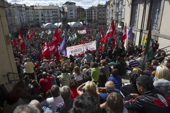 Tanto el paro como las movilizaciones tuvieron gran afluencia de gente, como esta en Gasteiz. (Juanan RUIZ/ARGAZKI PRESS)