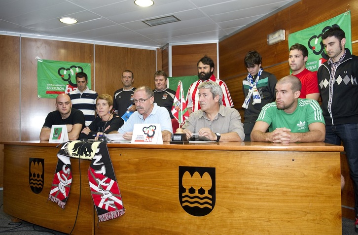 Rueda de prensa de ESAIT en Donostia para anunciar los actos organizados con motivo del derbi entre la Real y el Athletic que se disputará el sábado. (Idoia ZABALETA/ARGAZKI PRESS) 