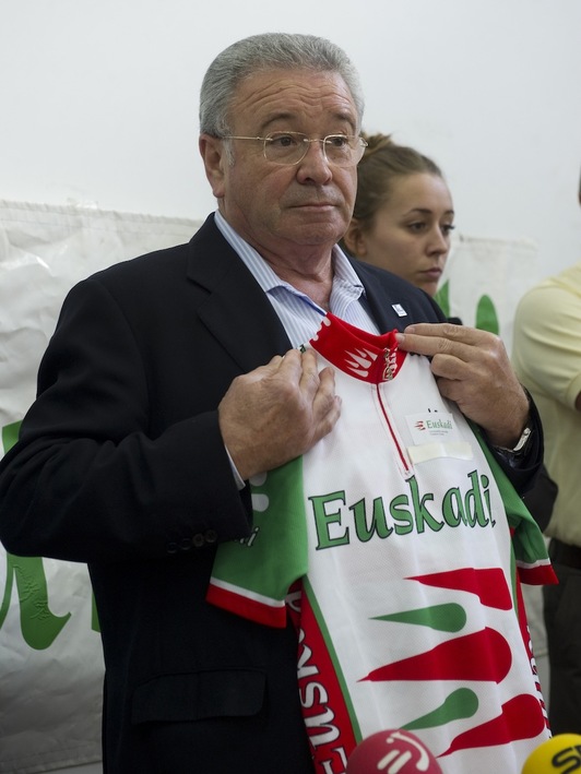 El presidente de la Fundación Ciclista Euskadi, Miguel Madariaga, durante la presentación del nuevo proyecto. (Monika del VALLE/ARGAZKI PRESS) 