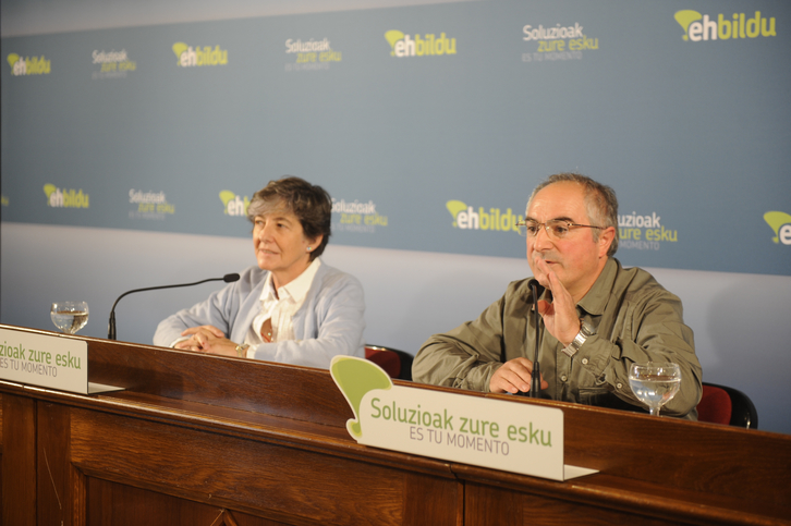 Laura Mintegi junto a Xabier Olano. (Jon URBE / ARGAZKI PRESS)