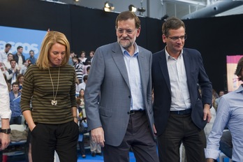 Acto política del PP en Gasteiz. En la imagen, Arantza Quiroga, Mariano Rajoy y Antonio Basagoiti. (Juanan RUIZ/ARGAZKI PRESS) 