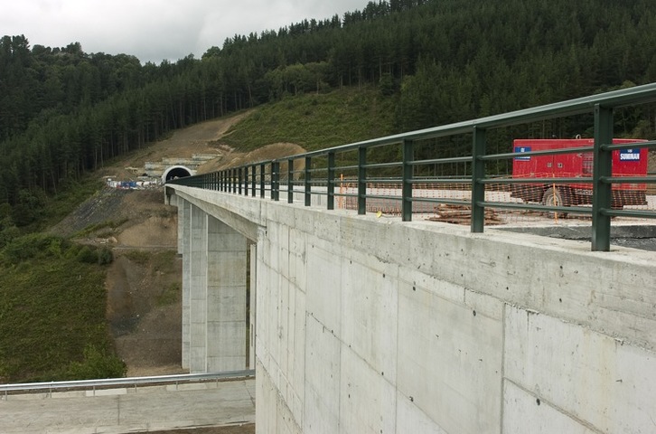 Obras del TAV en Arrasate. (Raúl BOGAJO/ARGAZKI PRESS)