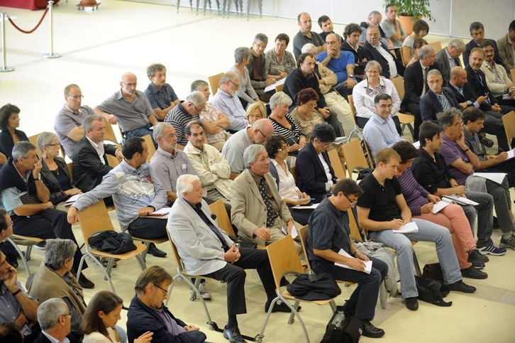 Imagen de la asamblea que tuvo lugar en Baiona el 13 de setiembre, organizada por el Senado. (Gaizka IROZ)