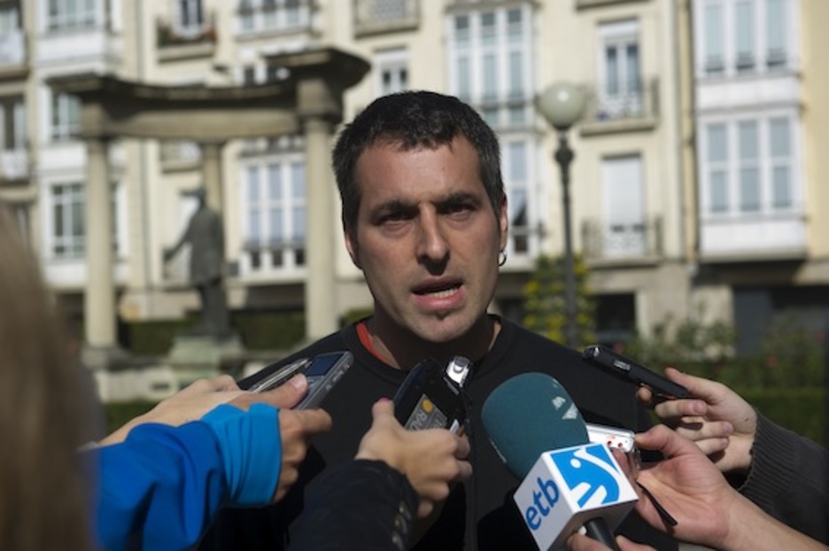 El diputado de Amaiur Iker Urbina, en Gasteiz. (Juanan RUIZ/ARGAZKI PRESS)