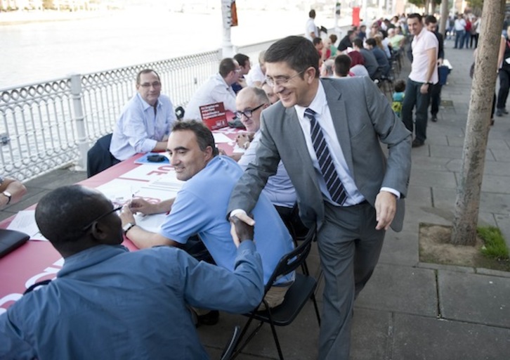 El lehendakari y candidato a la reelección, Patxi López, en un acto en Portugalete. (Jon HERNAEZ/ARGAZKI PRESS)