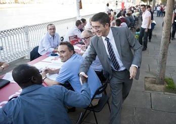 El lehendakari y candidato a la reelección, Patxi López, en Portugalete. (Jon HERNAEZ/ARGAZKI PRESS)
