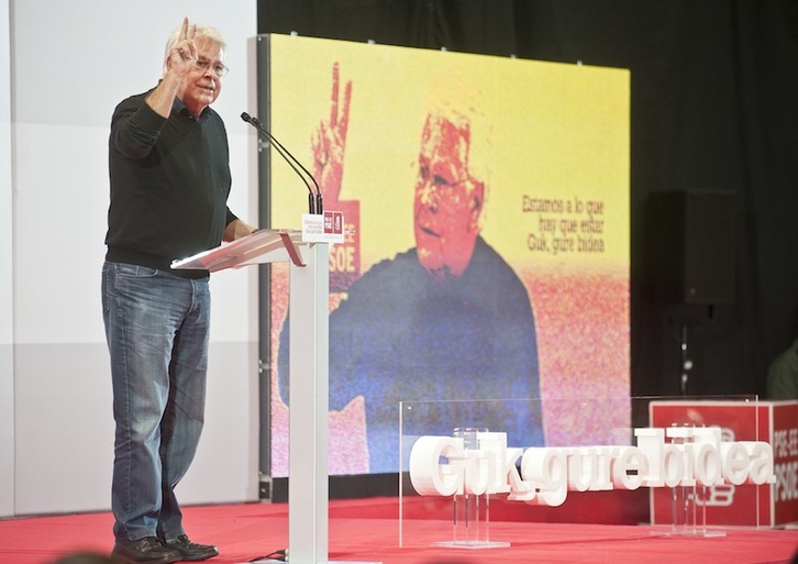 Felipe Gonzalez durante un acto de campaña del PSE.