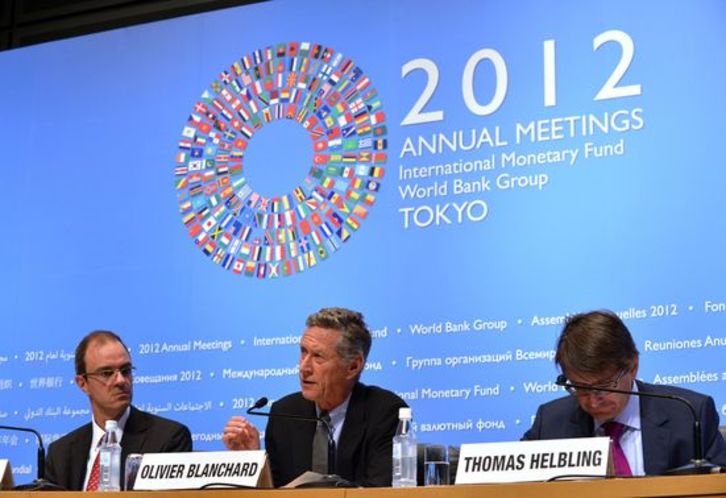 Presentación del informe del FMI, en Tokio. (Yoshikazu TSUNO/AFP PHOTO)