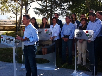 El candidato a lehendakari del PNV, Iñigo Urkullu, en Agurain. (WEB DE EAJ-PNV)