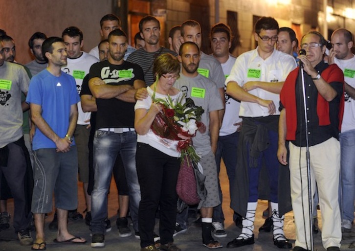 Acto de conmemoración en Basauri de los seis meses desde el fallecimiento de Iñigo Cabacas, en el que estuvieron su padre y su madre. (Marisol RAMIREZ/ARGAZKI PRESS)