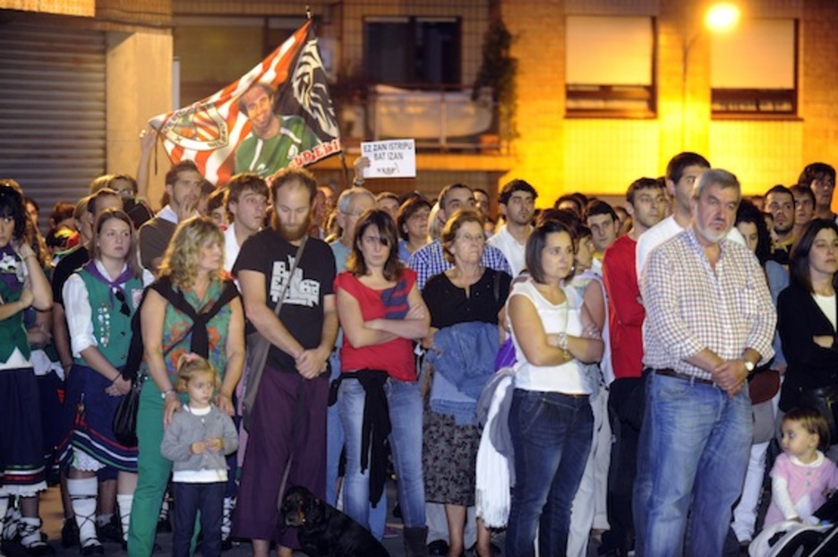 Acto en Basauri para recordar a Iñigo Cabacas seis meses después de su fallecimiento. (Marisol RAMIREZ/ARGAZKI PRESS)