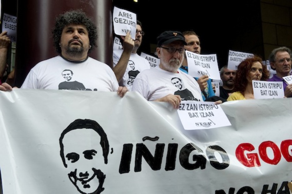 Concentración de la iniciativa popular Iñigo Gogoan para recordar a Iñigo Cabacas seis meses después de su muerte. (Monika DEL VALLE/ARGAZKI PRESS)