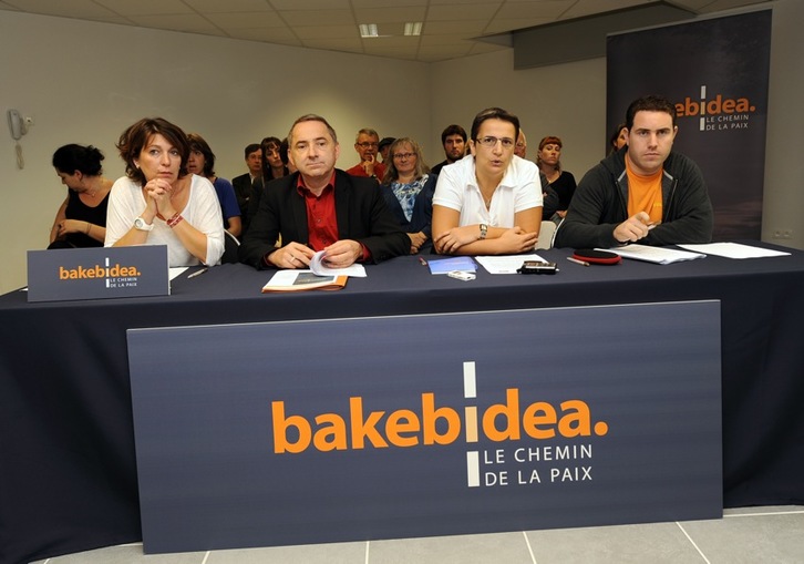 Bake Bidea mugimenduaren aurkezpena, Baionan. (Gaizka IROZ)