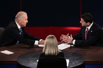 Joe Biden y Paul Ryan, durante su primer y único debate cara a cara. (Win McNAMEE/AFP PHOTO)