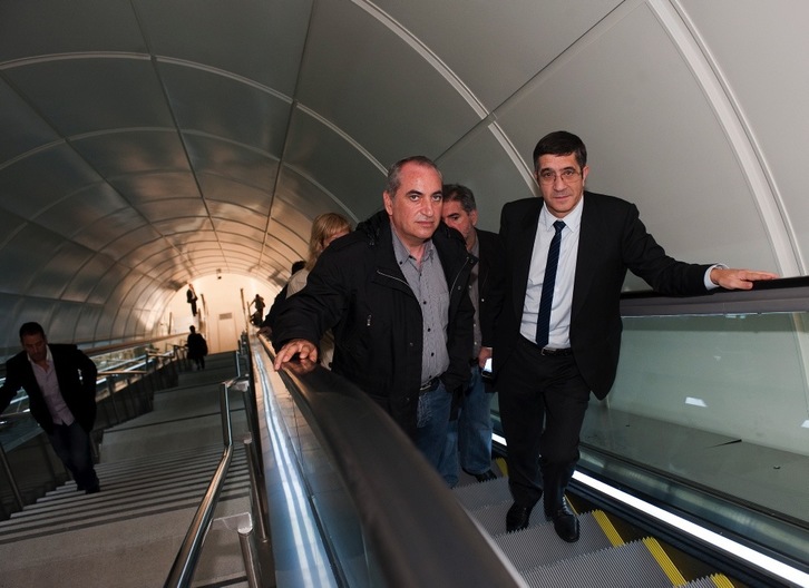 El lehendakari y candidato a la reelección, Patxi López, junto a Iñaki Arriola y Jesús Egiguren en Donostia. (Juan Carlos RUIZ/ARGAZKI PRESS)