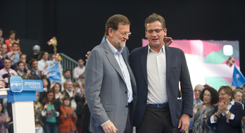 Basagoiti con Rajoy en un mitin en Gasteiz durante la campaña. (Juanan RUIZ / ARGAZKI PRESS)
