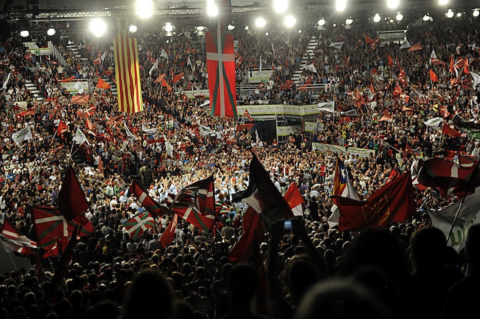 Leporaino bete dute EH Bilduren aldekoek BEC pabilioia. Marisol RAMIREZ / ARGAZKI PRESS
