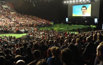 Las palabras de Otegi se pudieron escuchar en el BEC. (Rafa RIVAS / AFP)
