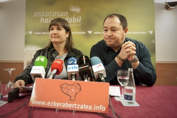 Maribi Ugarteburu y Pernando Barrena, en la comparecencia que han ofrecido en Donostia. (Gari GARAIALDE/ARGAZKI PRESS)