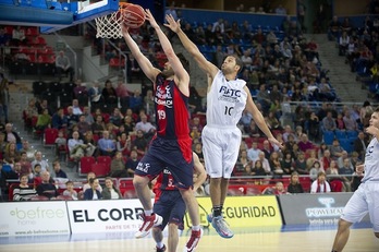 Un lance del encuentro del Lagun Aro GBC. (Raul BOGAJO/ARGAZKI PRESS)