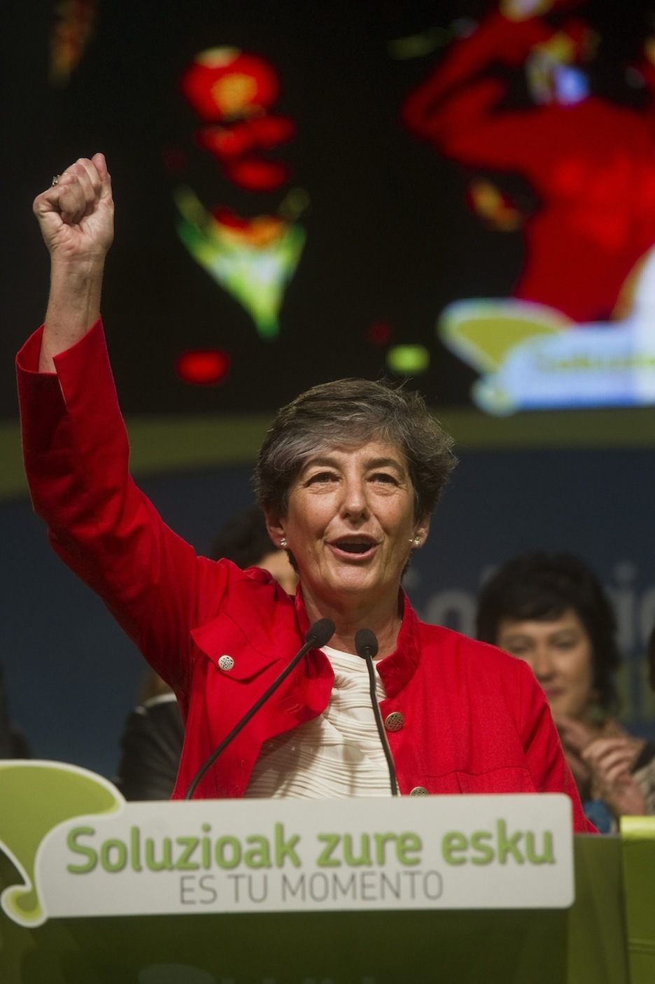 Oholtza gainetik pozik egin zuen EH Bildu koalizioak lortutako emaitzen balorazioa Laura Mintegi lehendakarigaiak. (Raul BOGAJO/ARGAZKI PRESS)