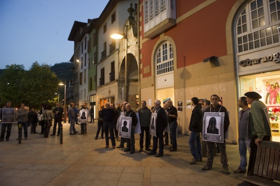 Presoen aldeko elkarretaratzea Arrasaten. (Juanan RUIZ/ARGAZKI PRESS)