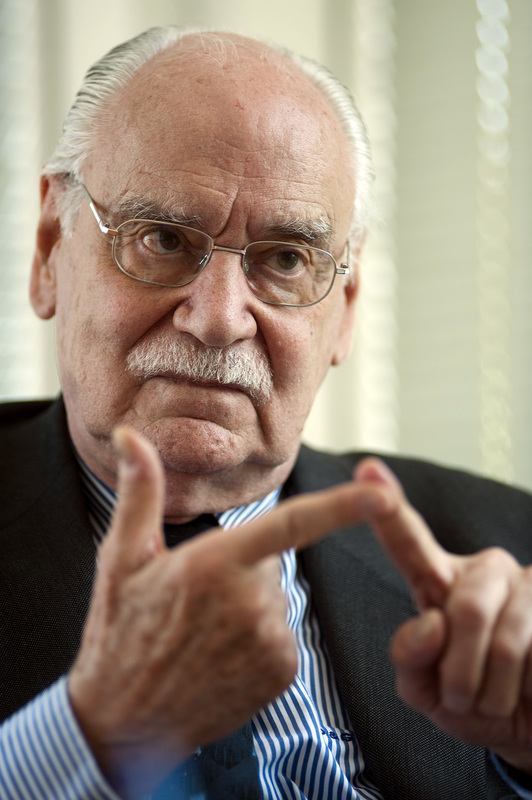 Antonio Álvarez Solís