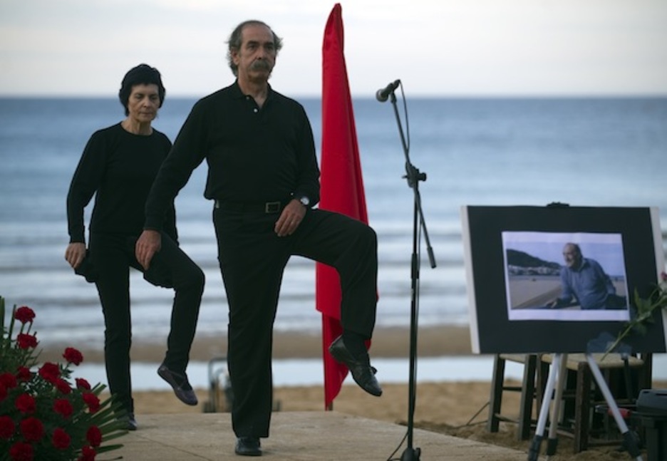 Dantzariak, Txomin Ziluagari eginiko omenaldian. (Marisol RAMIREZ/ARGAZKI PRESS)