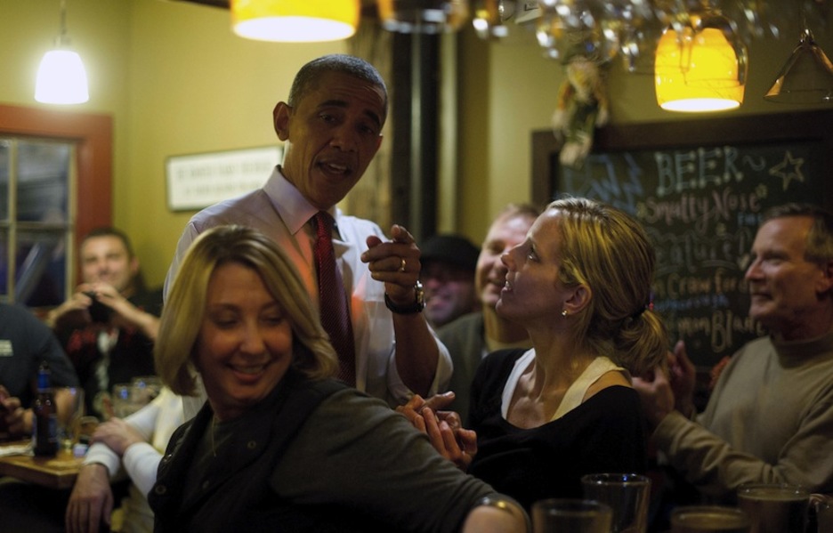 Obama de campaña en un restaurante de New Hampshire. (Jim WATSON/AFP PHOTO) Obama de campaña en un restaurante de New Hampshire. (Jim WATSON/AFP PHOTO)