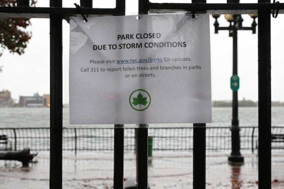 Numerosos lugares públicos tales como parques han sido cerrados por precaución. (Michael HEIMAN/AFP PHOTO) Numerosos lugares públicos tales como parques han sido cerrados por precaución. (Michael HEIMAN/AFP PHOTO)