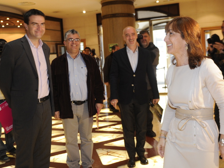 El parlamentario electo de UPyD, Gorka Maneiro, a su llegada a Sabin Etxea. (ARGAZKI PRESS)