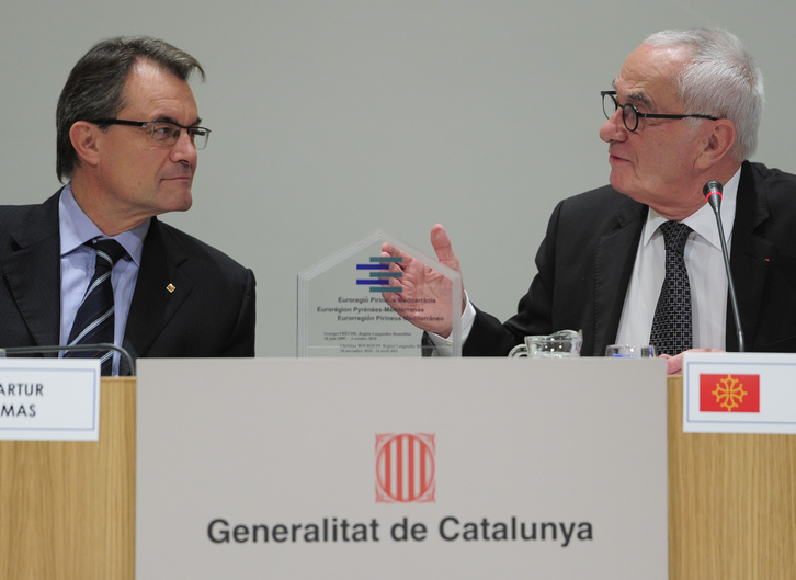 Artur Mas durante una reunión con el presidente de Midy-Pirinees, Martin Malvy. (Josep LAGO / AFP)