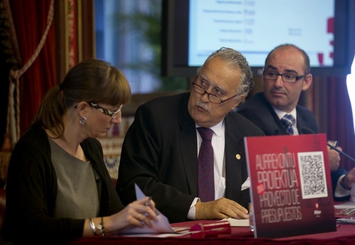 Iñaki Azkuna ha presentado el proyecto de presupuestos para 2013. (Marisol RAMÍREZ/ARGAZKI PRESS)