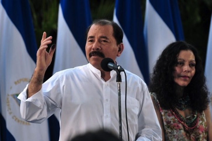El líder sandinista Daniel Ortega pronuncia un discurso después de votar en la capital nicaragüense, Managua. (Hector RETAMAL/AFP)