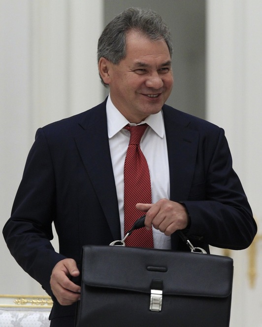 Anatoli Serdiukov orain arteko Defentsa ministroa, ekainean ateratako argazkian. (Sergei KARPUKHIN/AFP) 