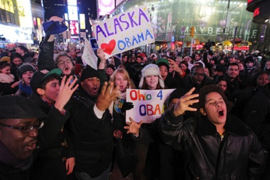 El Times Square de Nueva York ha sido uno de los lugares donde los votantes demócratas han celebrado la victoria de Obama. (Mehdi TAAMALLAH/AFP) El Times Square de Nueva York ha sido uno de los lugares donde los votantes demócratas han celebrado la victoria de Obama. (Mehdi TAAMALLAH/AFP)