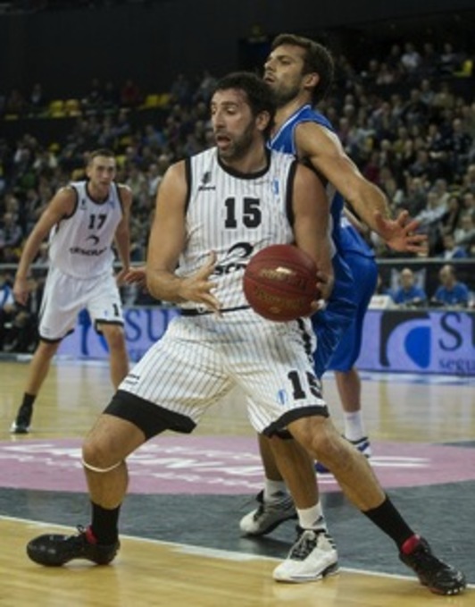 Alex Mumbrú en un instante del partido. (Monika del VALLE/ARGAZKI PRESS)