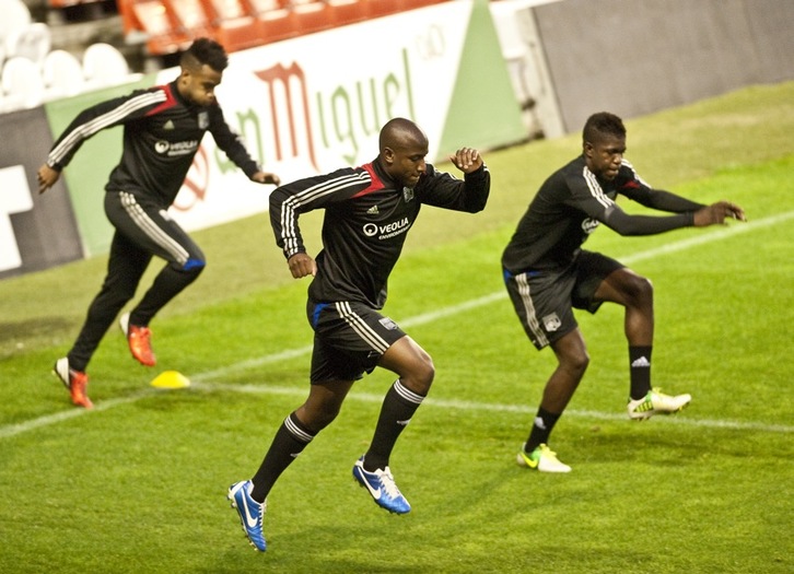 El Olympique de Lyon entrenó ayer en San Mamés. (Jon HERNÁEZ/ARGAZKI PRESS)