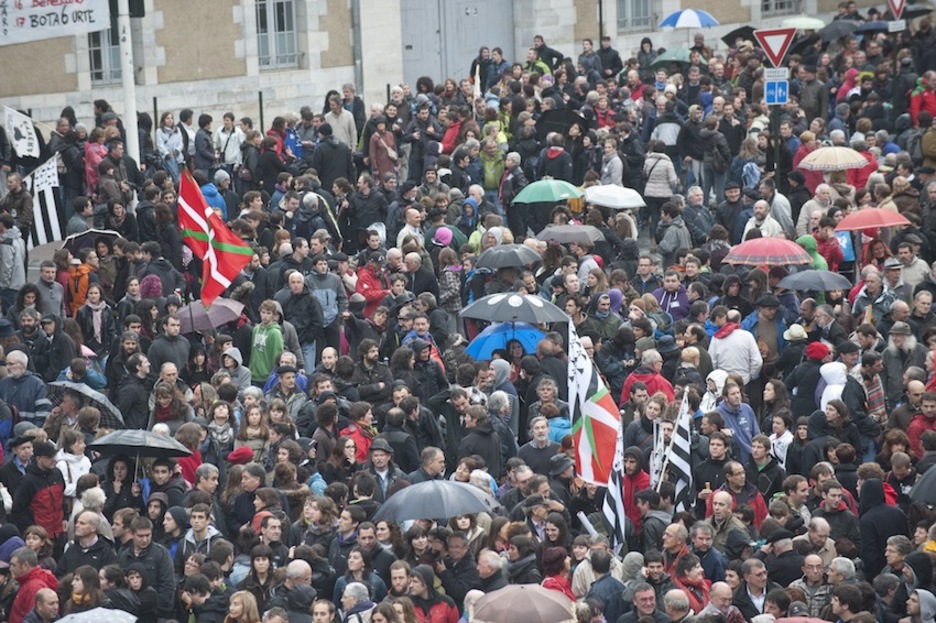 Baionan juntatu den jendetza nabaria izan da. (Jon URBE/ARGAZKI PRESS)