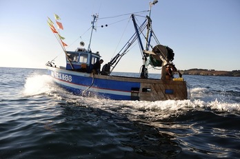 Embarcación de pesca francés. (Fred TANNEAU/AFP PHOTO)