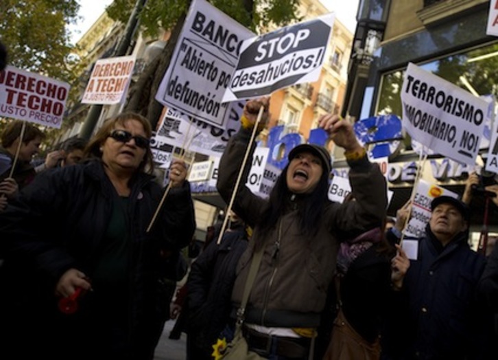 Protesta en Madrid, frente a la sede del PP en Génova. (Pierre-Philippe MARCOU/AFP)