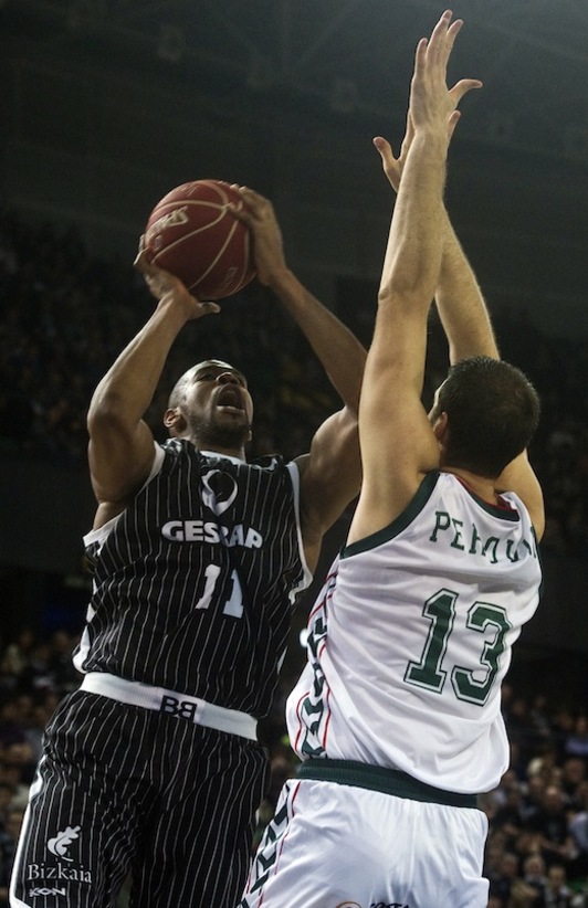 Imagen del partido entre el Gescrap y el Unicaja correspondiente a la liga ACB. (Luis JAUREGIALTZO/ARGAZKI PRESS)