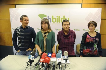 Los parlamentarios de EH Bildu, en la comparecencia de hoy. (ARGAZKI PRESS)