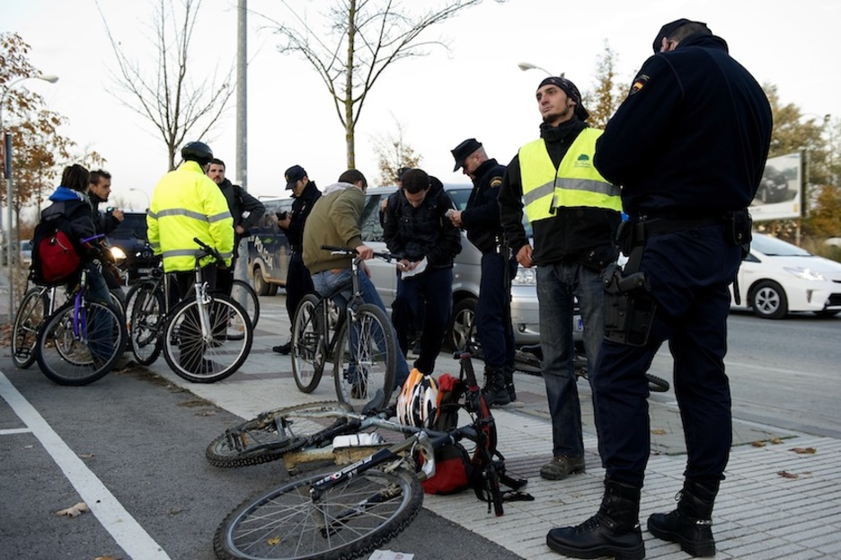 Bizipiketea egiteko arazoak izan dituzte Iruñean. (Idoia ZABALETA/ARGAZKI PRESS)
