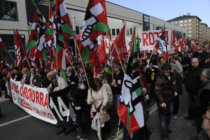 CCOO, UGT eta USO sindikatuek Gasteizen egin duten manifestazioaren argazkia. (ARGAZKI PRESS)
